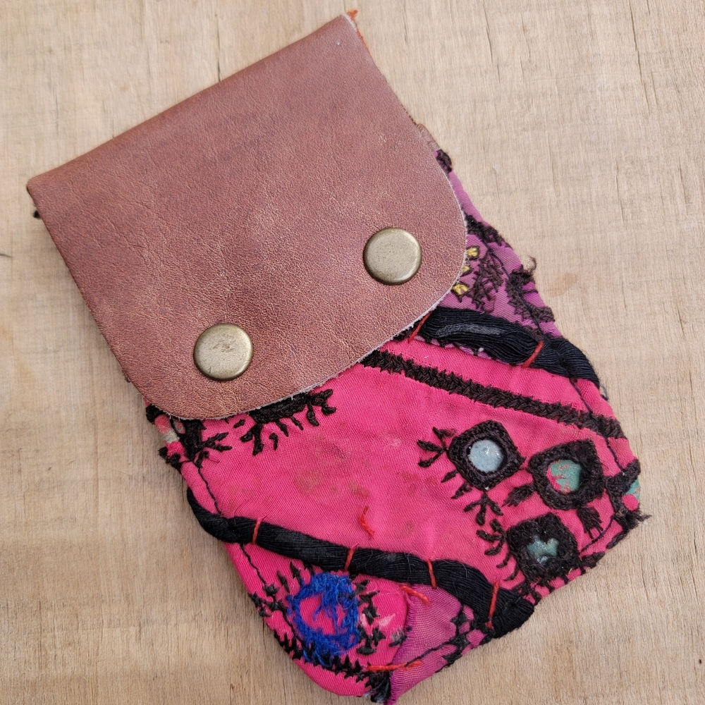 🌋👽 Free People Boho Embroidered Repurposed vtg banjara hippie Wallet card case - Picture 9 of 16